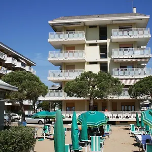 diplomatic-apartment.hotelslidodijesolo.com/