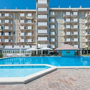 playa-grande-residence.hotelslidodijesolo.com/